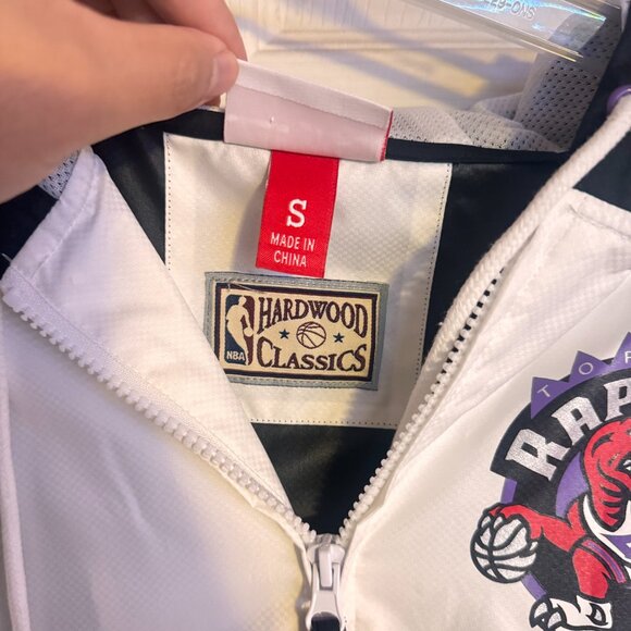 Mitchell & Ness Toronto Raptors Hardwood Classics Windbreaker - Picture 4 of 6